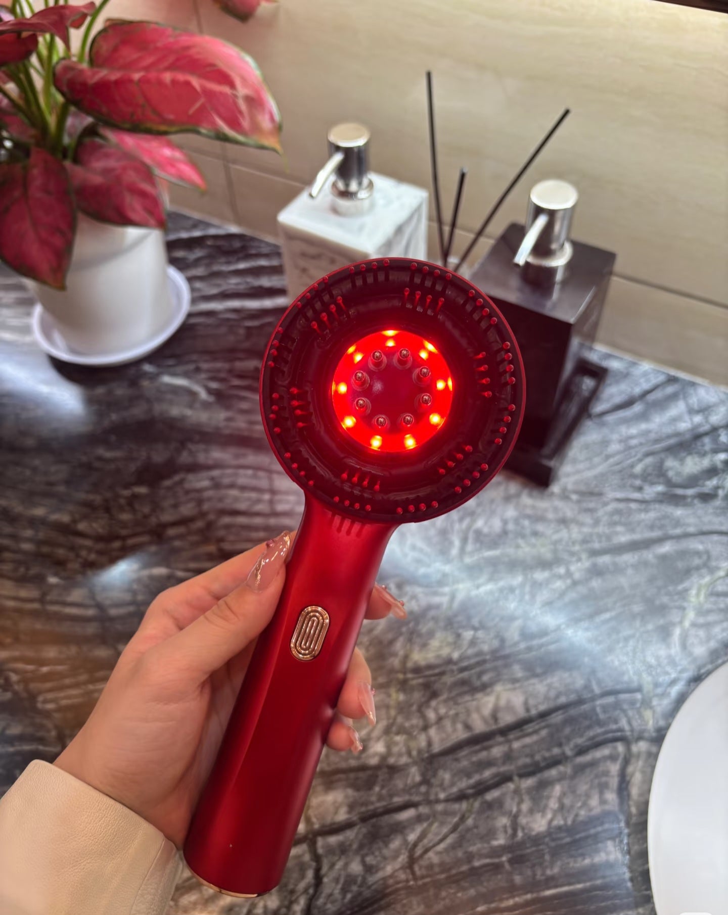 Lunea Scalp Glow Massager – LED Hair & Scalp Therapy Brush